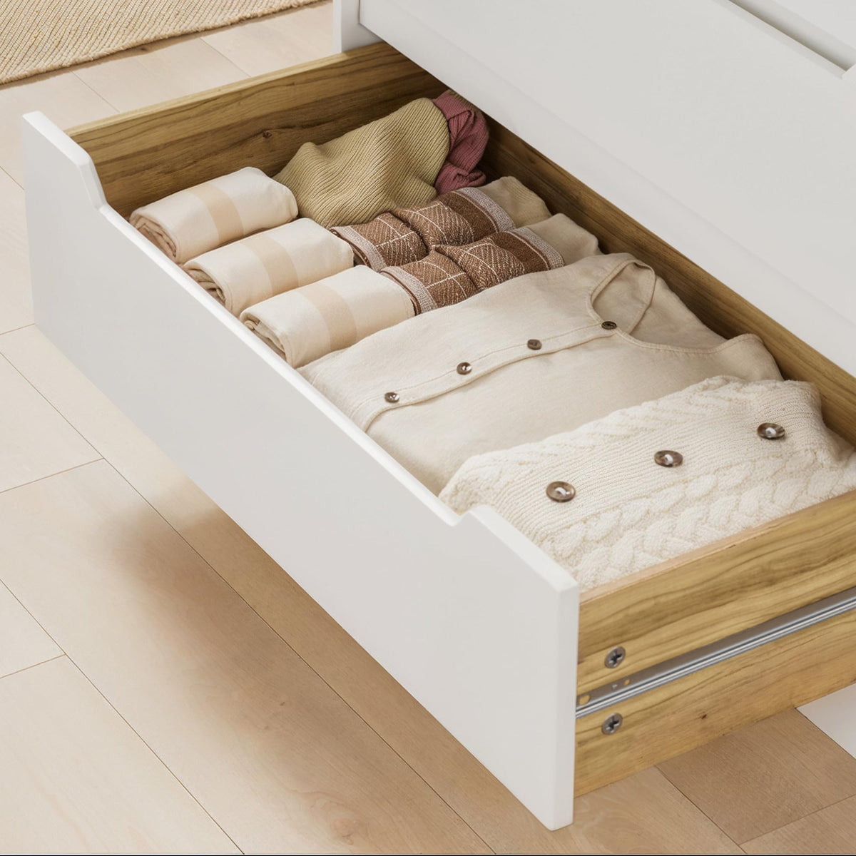 White 6 Drawer Dresser T8232