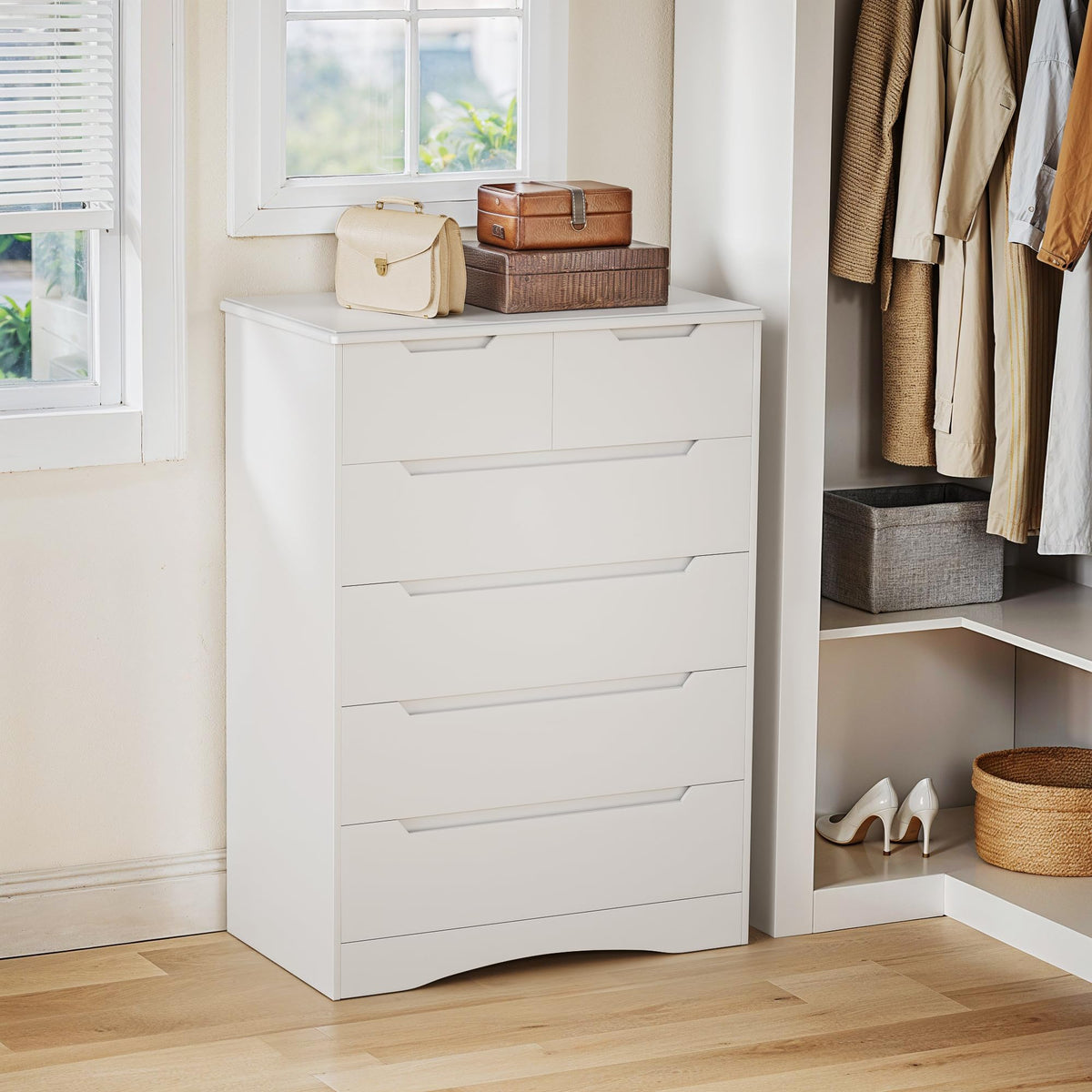 White 6 Drawer Dresser T8232